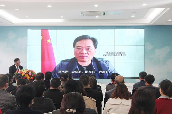 中国陶瓷工业协会吴越申常务副理事长在活动上连线致辞