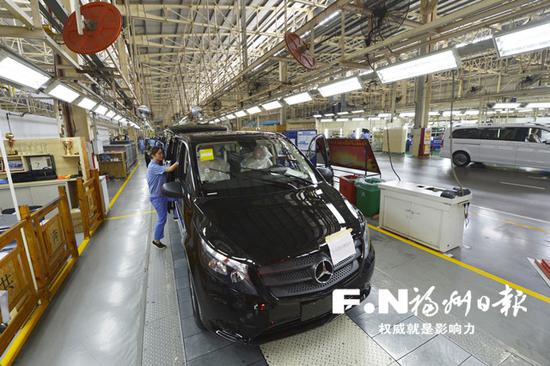 福建奔驰1月~6月累计销售新车1.3万辆,同比大幅增长40%。记者池远 摄