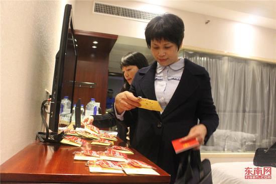 三明代表团代表报到。 东南网记者 林峰峰摄