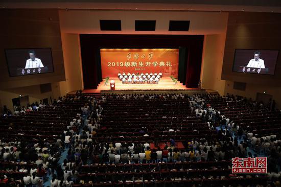 华侨大学2019级新生开学典礼现场 刘沛 摄