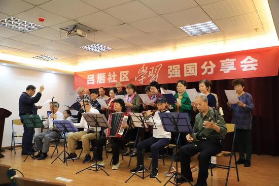 ▲吕厝社区书院开展“学习强国”分享会