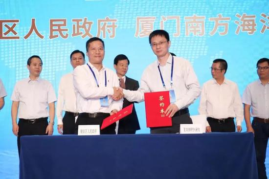 厦门南方海洋研究中心秘书处和厦门市翔安区人民政府签约