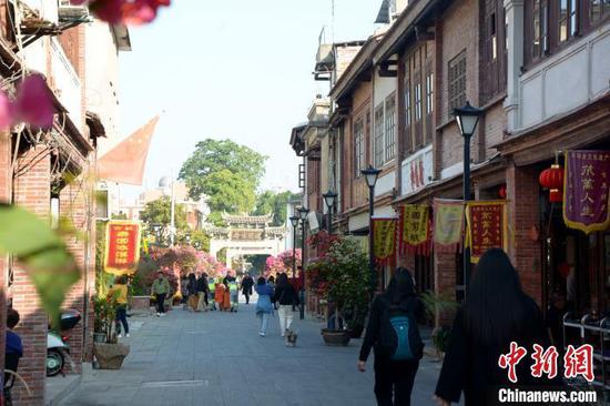 漳州古城内保留老街风貌。 龚雯 摄