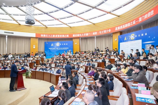 🔺2021年，区人社局组织企业赴重庆高校招聘