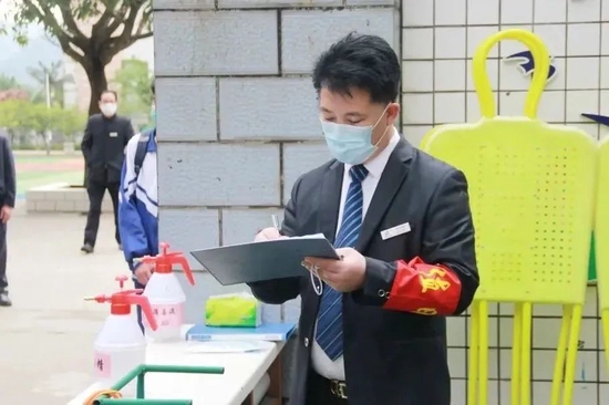 宿舍楼副班主任轮流值守
