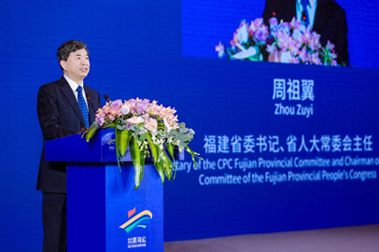 福建省委书记周祖翼出席第五届“丝路海运”国际合作论坛并致辞。