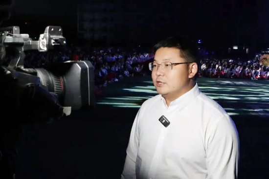 王晓理事长接受记者采访