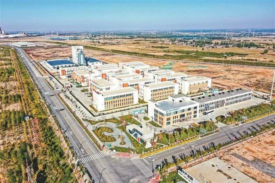 鸟瞰闽宁产业园。（陈理杰 摄）