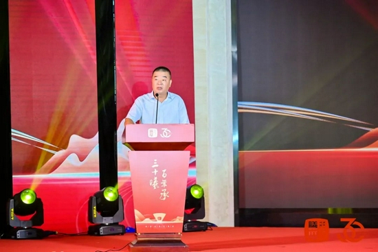 武夷山市政府党组成员李晓云发表讲话