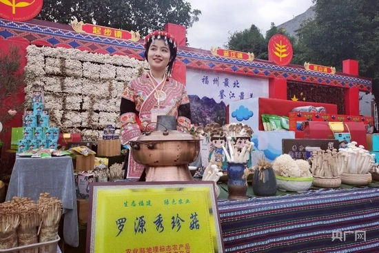 起步镇的秀珍菇亮相罗源菌菇文化节。图源:洪映摄