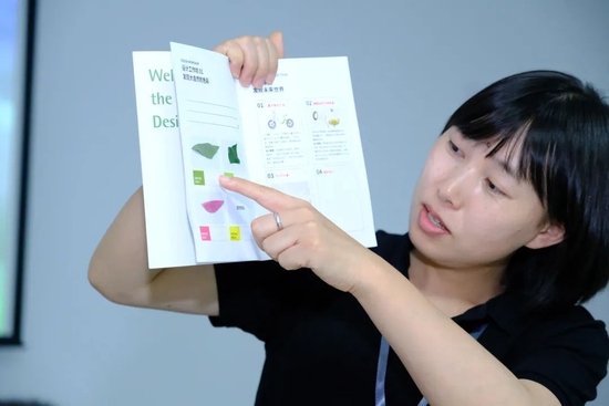 △ 近距离的观察分析帮助孩子辨别植物