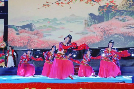 ▲武舞相融,刚柔并济;以武入舞表中华传承,以舞扬武展民族精神。