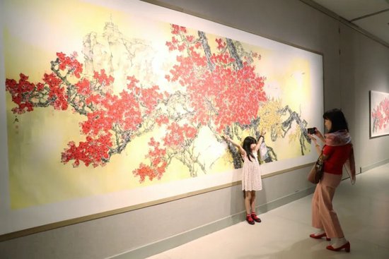 《日光岩下三角梅》