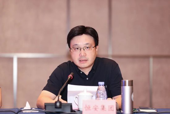 恒安集团党委书记、行政总监陈发沛作交流发言