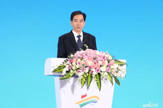 陈志平介绍了“丝路海运”在通道联通、产业互通和信息畅通三方面的显著成果。郑育红 摄
