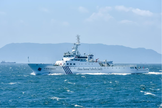 “中国海监8001”执法船(福建省海洋与渔业执法总队供图)