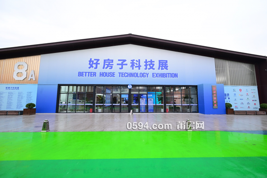 （好房子科技展在北京首钢国际会展中心8号馆开展，由20余个共建单位共同打造。图/现场拍摄）