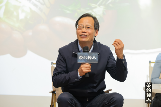 图为中国农科院茶叶研究所开发部主任、副研究员 尹军峰