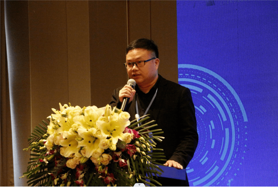 震旦科技总经理郑达垚现场发表讲话