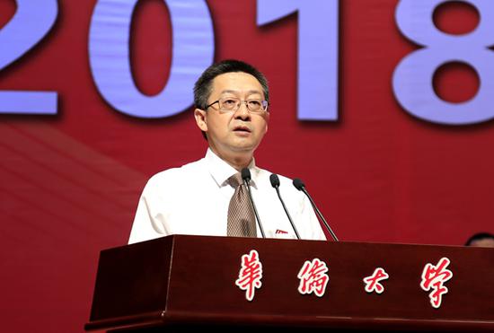 校长徐西鹏致辞
