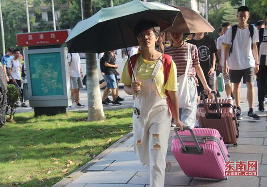 华侨大学新生入学。东南网记者 谢玉妹 摄