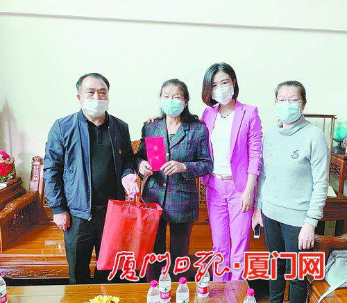 湖里区慰问组走访慰问境外疫情输入防控一线党员干部家属。