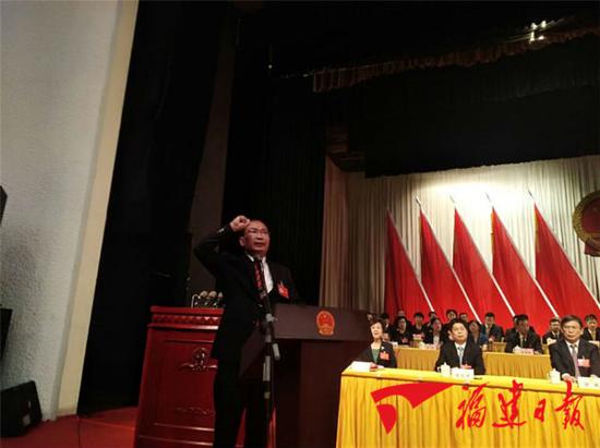 王永礼宣誓(刘益清摄)