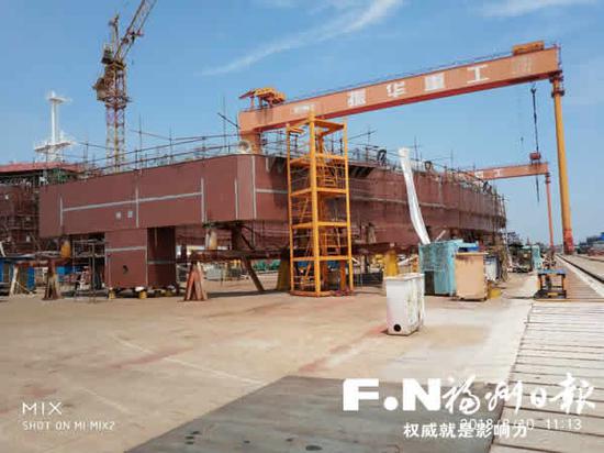 海鱼养殖平台骨架接近完工。