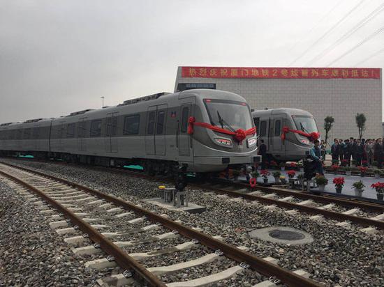 厦门地铁2号线首列车顺利抵达 最高运行速度达