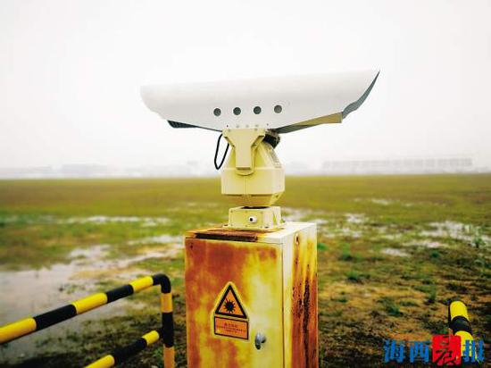 驱鸟神器之超音波(激光)仪器。