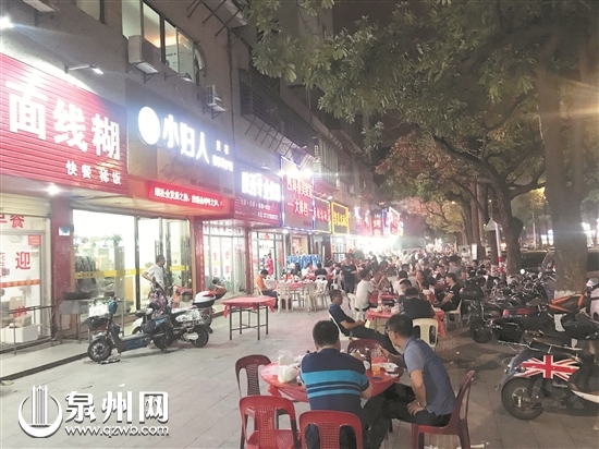 改造后的祥远街成为烧烤一条街