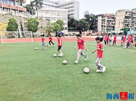 演武小学校园足球文化节。