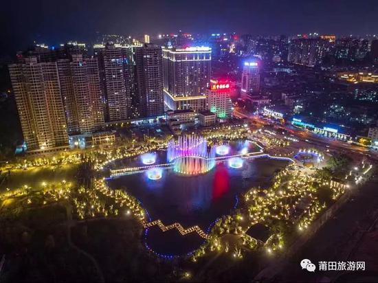 南湖公园喷泉。蔡昊 摄