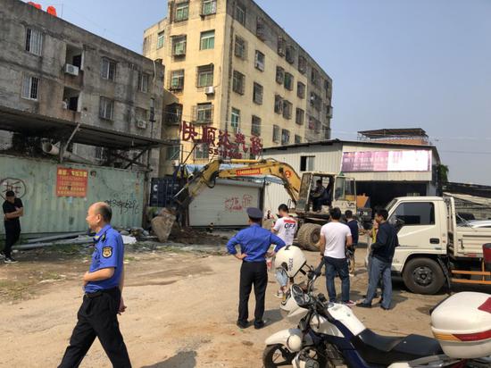 下忠社违章建筑拆除现场。