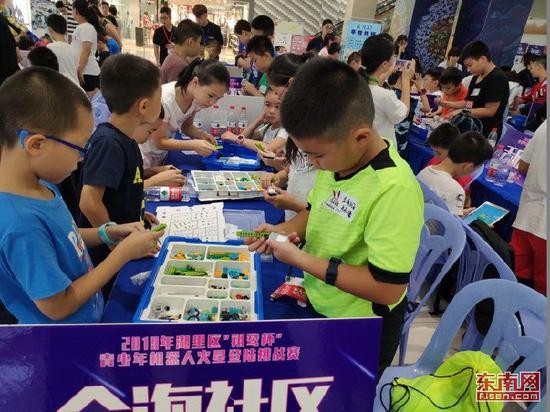湖里区“翔鹭杯”青少年机器人火星登陆挑战赛现场。主办方供图