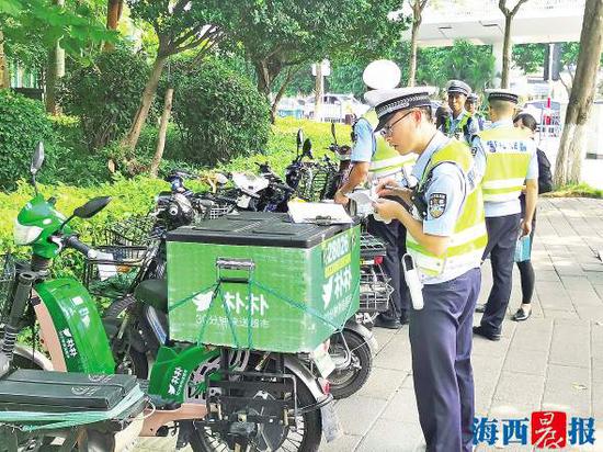 厦门警企联动整治机动车乱象 骑手多次违法将被辞退