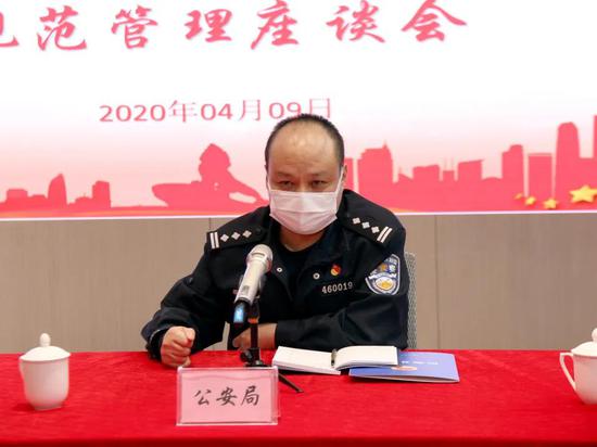 市公安局交警大队大队长戴元军