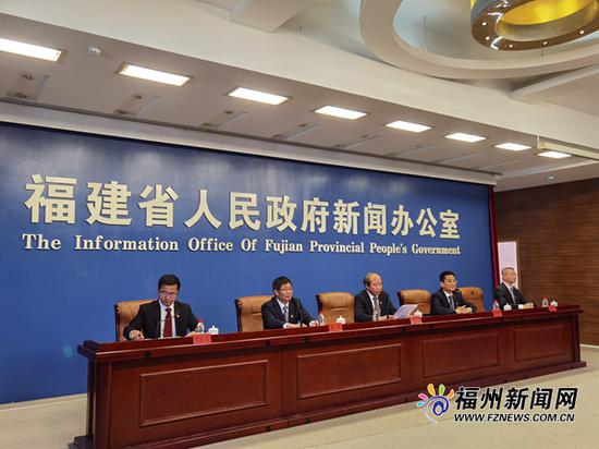 十四五后我们经济总量_轩逸车十四代车后图片