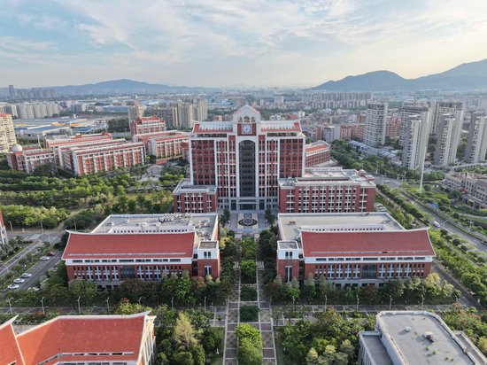 （厦门医学院科教综合楼、学生宿舍楼项目实景图）