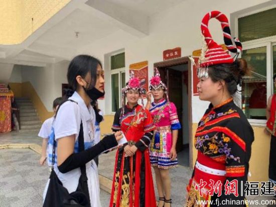 他们在红色土地上,在万籁俱寂的深夜里,撰写红色筑梦之旅的感悟