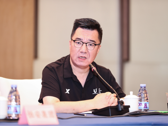 特步集团副总裁朱鼎作交流发言