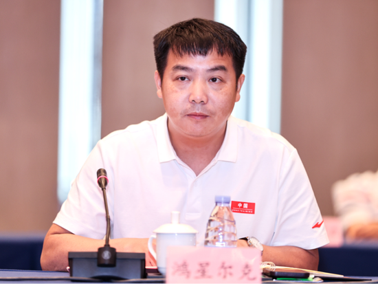 鸿星尔克人力行政中心总监张海华作交流发言