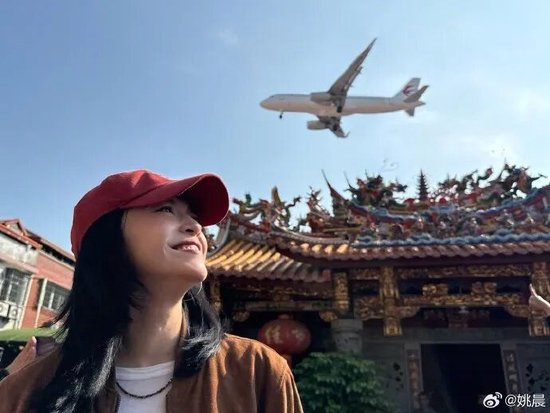 姚晨带儿子打卡！湖里这个“网红机位”，太火了！网友：好巧