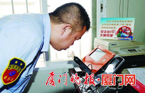 厦门公交试点预防酒驾检测仪器 兼具人脸识别