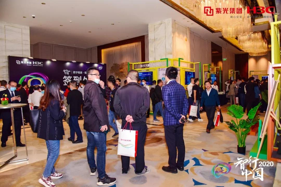 展区参观