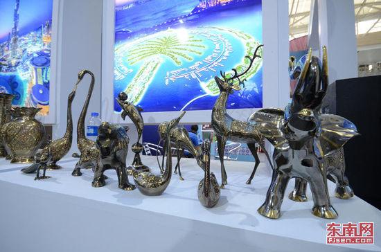 阿联酋展馆的特色动物摆件