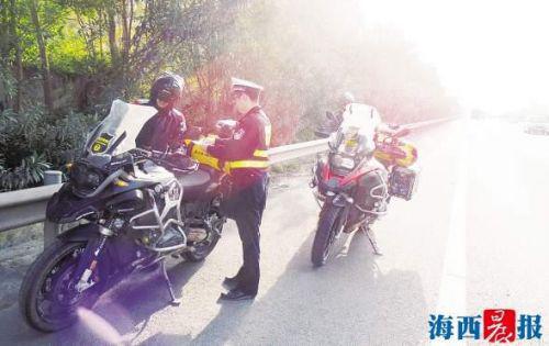 两宝马牌摩托车上高速狂飙 时速达140公里遭罚