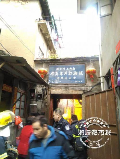 福州台江民房起火 过火面积约200平17辆消防