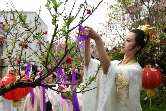 福州花朝节赏花 众美女身穿汉服参加美如画_新浪福建_新浪网