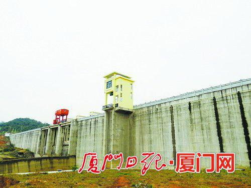 莲花水库主坝已经全面建成。(本组图/本报记者殷磊摄)